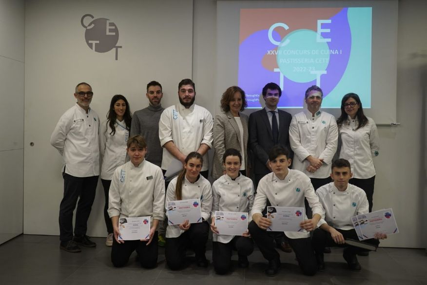 El jurado y los participantes del los concursos de cocina